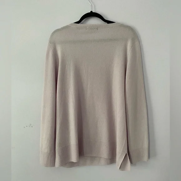 Lusso | Lavender 100% Cashmere V-Neck Sweater - Picture 2 of 6